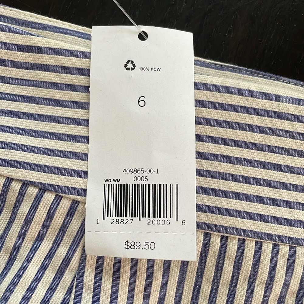 Banana Republic. Sear sucker skirt. Size 6. Tags attached - Picture 3 of 4